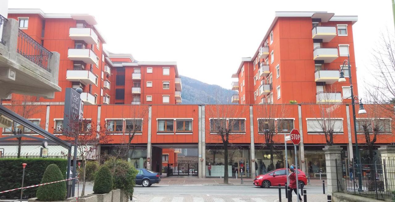 Apartamento Lucini Ai Portici Tirano Exterior foto
